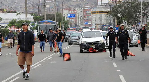 Mininter suspende marcha de colectiveros por incumplir el permiso y bloquear carreteras