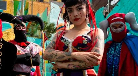 Fans de Mon Laferte le piden que no regrese a Chile: "La van a meter presa"