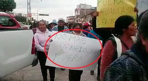 Con pancartas en mano, los manifestantes piden la expulsión de venezolanos