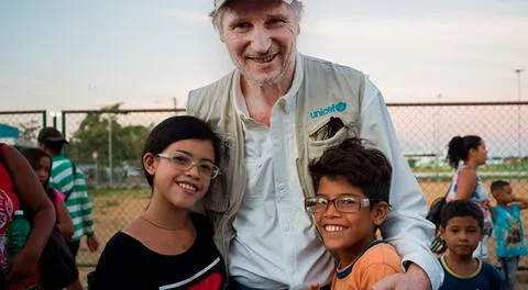 Liam Neeson pide aumentar apoyo a niños refugiados y migrantes de Venezuela 
