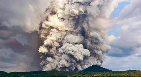 El volván Taal ubicado en Filipinas, entró en erupción este domingo, por primera vez en más de 40 años