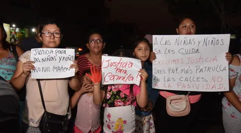 Plantón a las afueras de la comisaría de Payet para pedir justicia por la muerte de Camilita