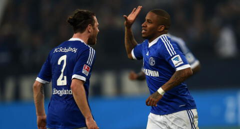 Hinchas del Schalke respaldaron golazo de Farfán.