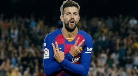 Piqué encendió las redes al llegar en bici