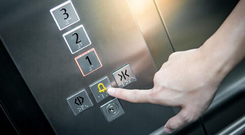 Cosas que necesitas saber si te quedas encerrado en un ascensor | Foto: ZEPHYR_P