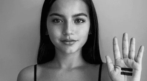 La actriz de ascendencia peruana, Isabela Moner, conversó con Francisca Aronsson, y reveló que quiere trabajar con un equipo lleno de latinos.