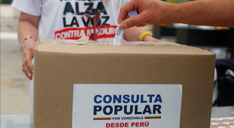 Ciudadanos venezolanos en Lima participan masivamente de la consulta popular convocado por Juan Guaidó.