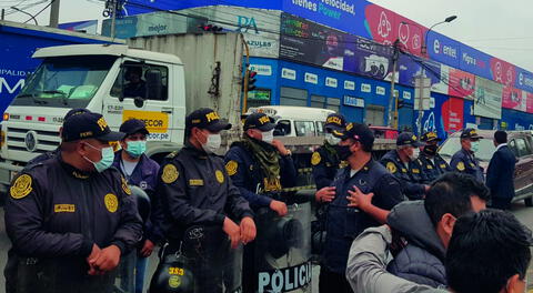 Alrededor de 500 efectivos policiales forman parte del megaoperativo en el Cercado de Lima.