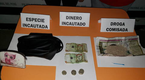 Los agentes terna decomisaron la droga, dinero y la cartera que llevaba la mujer.
