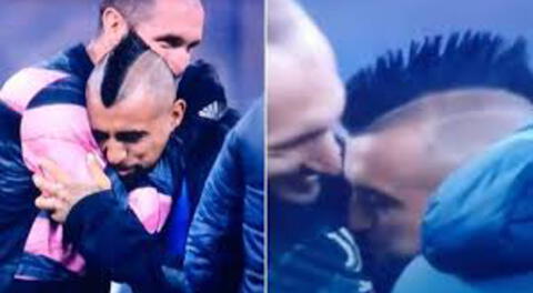 Vidal saluda a Chiellini y besa de casualidad escudo de Juventus