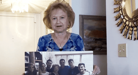 Anita Karl relata su historia como sobreviviente del Holocausto.