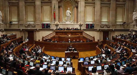 Sesión parlamentaria en Lisboa, Portugal.