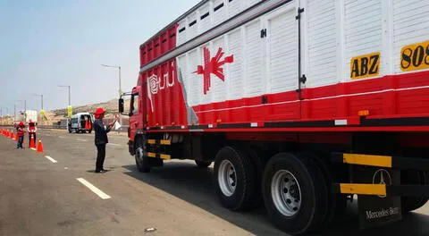 Los transportistas solo deberán presentar el pase laboral cuando se dirijan a sus centros de trabajo o regresen a sus domicilios.