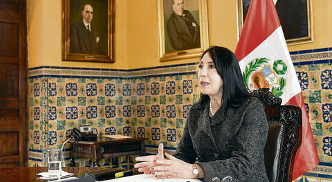 Elizabeth Astete renuncia a la cancillería