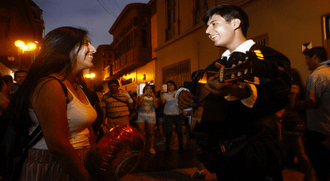 Así se celebraba el Día del amor y la amistad antes de la pandemia del coronavirus.