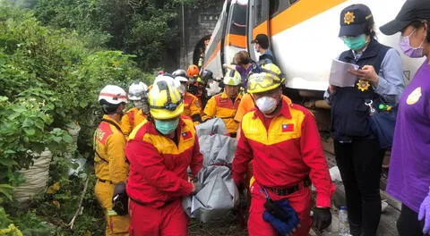 El accidente coincide con el comienzo de la festividad anual de la limpieza de tumbas, un largo fin de semana feriado que llena las carreteras y los ferrocarriles del país.