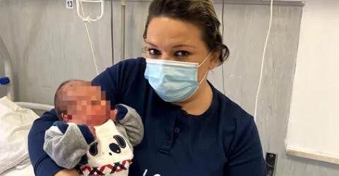 Madre dio a luz a su hijo mientras recibía quimioterapia en Italia.