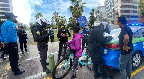 Personas fueron multadas alrededor del malecón Cisneros por hacer deporte durante inmovilización.