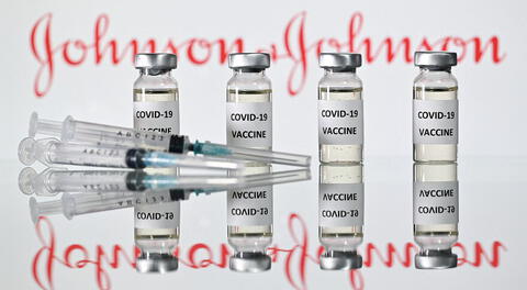 FDA y CDC recomendaron a EE. UU. suspender el uso de la vacuna de Johnson & Johnson.