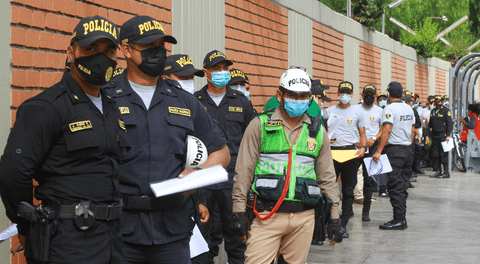 Policías de la región Ica fueron inmunizados con la vacuna Pfizer contra el COVID-19.