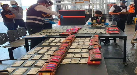 La PNP en pleno trabajo de conteo del dinero