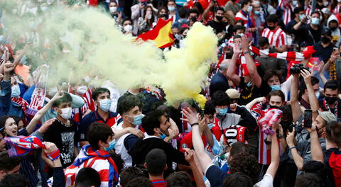 Joven hincha del Atlético de Madrid falleció hoy en medio de la caravana por el campeonato español.