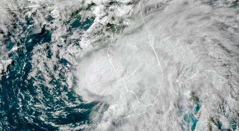 Elsa recupera el estatus de huracán al suroeste de la bahía de Tampa.