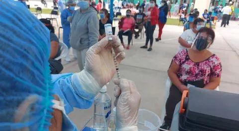 Vacunas contra el coronavirus estarían por llegar al Perú en los próximos días.