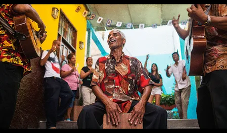 Saludos auténticos y mensajes cargados de emoción para el Día de la Canción Criolla. ¡Conéctate con la cultura peruana!