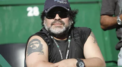 Diego Maradona se tatuó en el brazo derecho la imagen del Che Guevara.