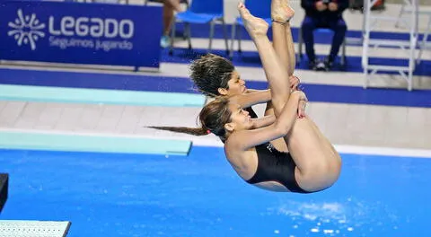 Giselle Guimet (17) recibió su segunda medalla de bronce en este torneo, esta vez, al lado de la juvenil Camila Cortez (15).