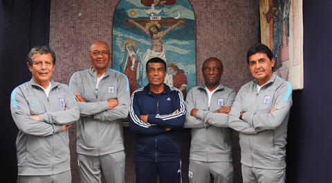 Cueto, Velásquez, Cubillas, 'Pitín' Zegarra y Duarte son reconocidos por Alianza Lima.