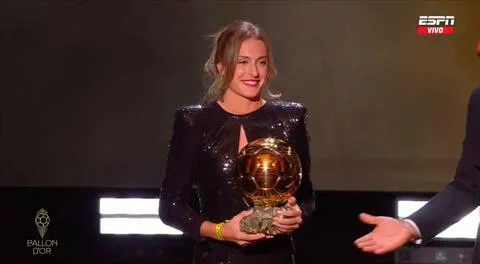 Alexia Putellas defiende la camiseta del FC Barcelona y ahora es la mejor del mundo.