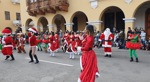 Cercado de Lima: policías de tránsito realizaron show navideño para niños [VIDEO]