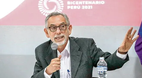 Pedro Francke descartó el cierre de los negocios