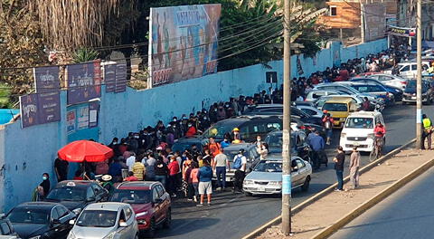 Navidad: reportan largas colas para recoger pavos a pocos días de la noche buena