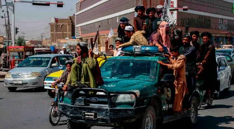 Los talibanes realizan recorridos para custodiar sus territorios.