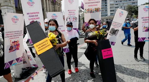 Mientras esta ley se aprobaba, en las afueras del congreso guatemalteco, decenas de mujeres rechazaron la iniciativa.