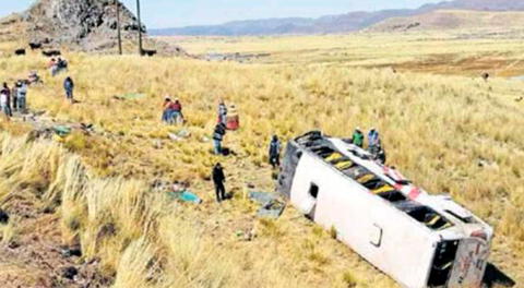 Puno: dos personas pierden la vida tras despiste de ómnibus en Pomata