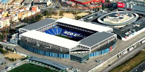 Estadio RCDE Stadium del club Espanyol  tiene capacidad para 40,500 espectadores.