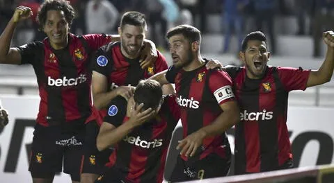 Celebración de los jugadores del FBC Melgar durante un partido en la Copa Sudamericana 2022