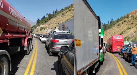 Carretera Central: vehículos llevan varados más de 12 horas por viajes por Fiestas Patrias