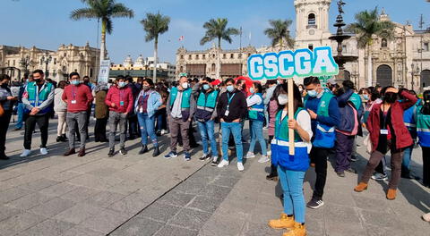 Ciudadanos se trasladaron desde sus centros de trabajo a lugares despejados.