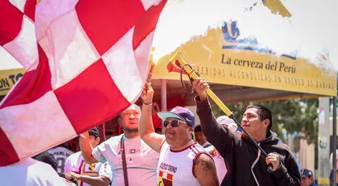 La hinchada del Torino se puso de pie para apoyar a su equipo y juegue la etapa Nacional de la Copa Perú.