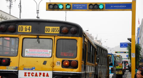 Semáforos con cuenta regresiva pueden aumentar accidentes de tránsito [VIDEO]