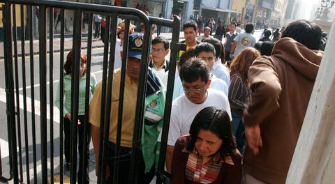 Piden retirar las rejas de la Plaza Mayor del Centro Histórico de Lima