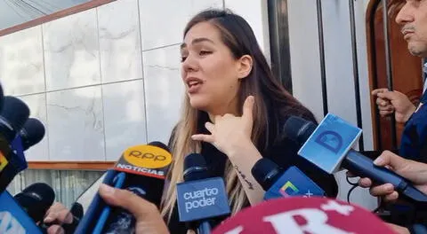 Gabriela Sevilla declarando a los medios de comunicación