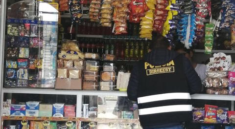 Policía intervino varias tiendas en el Centro de Lima.