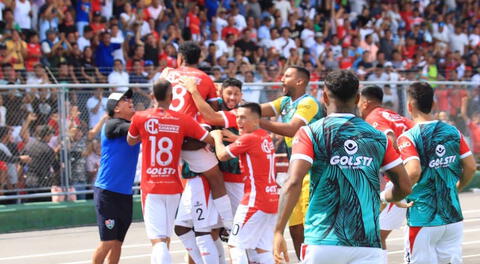 Euforia total en los jugadores del Unión Comercio por el gol anotado.