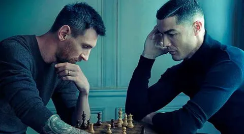 Messi y Ronaldo más juntos que nunca en una partida de ajedrez.